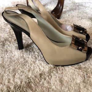 Size 8.5 women’s dress shoe, never worn